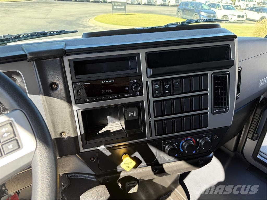 Mack MD6 42R Van Body Trucks