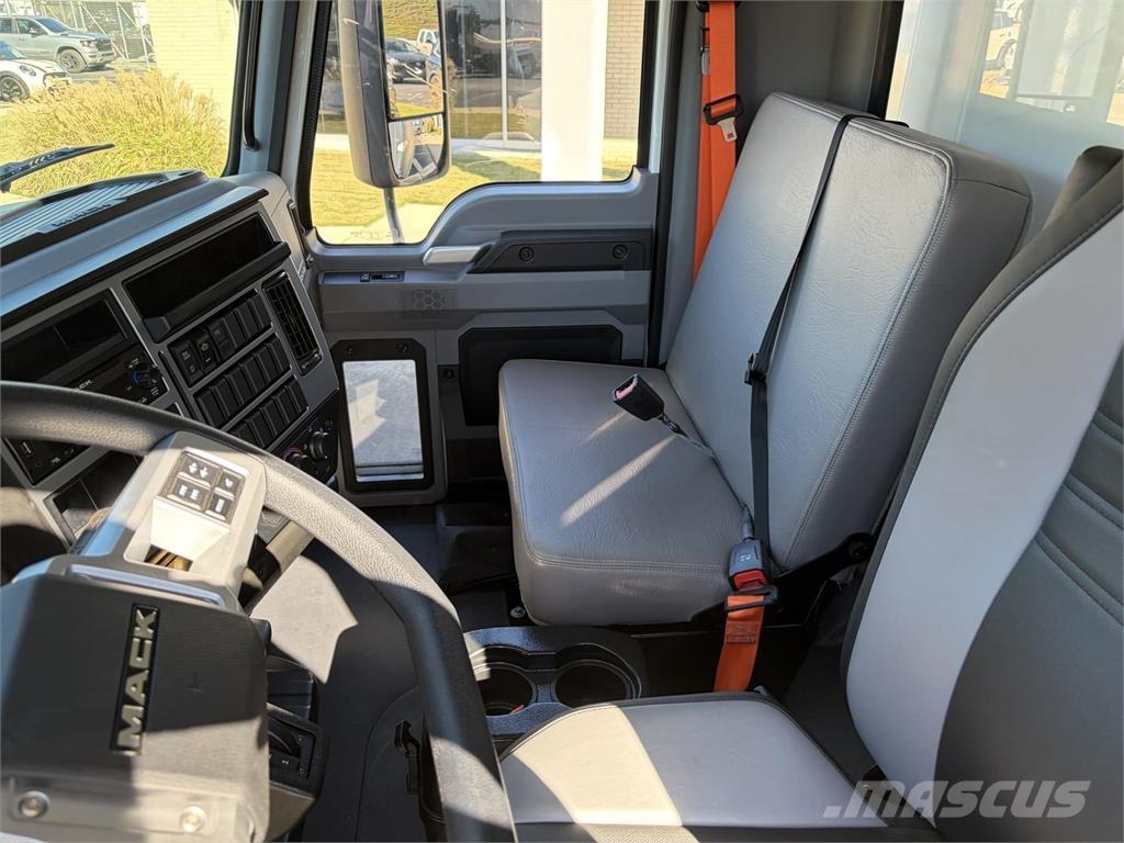 Mack MD6 42R Van Body Trucks