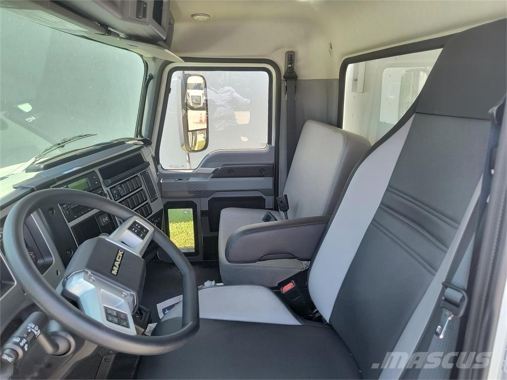 Mack MD6 42R Van Body Trucks