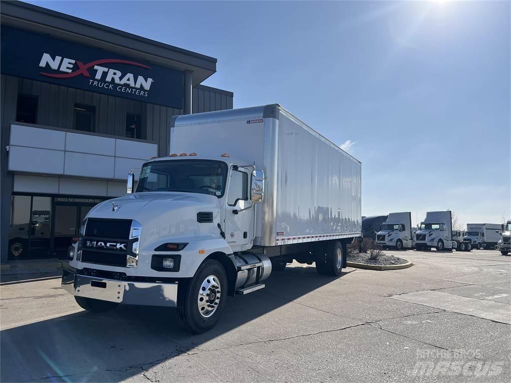 Mack MD642 Truck Tractor Units
