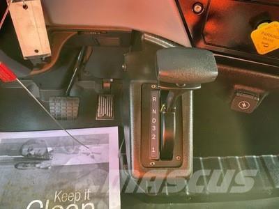 Mack MD642 Van Body Trucks