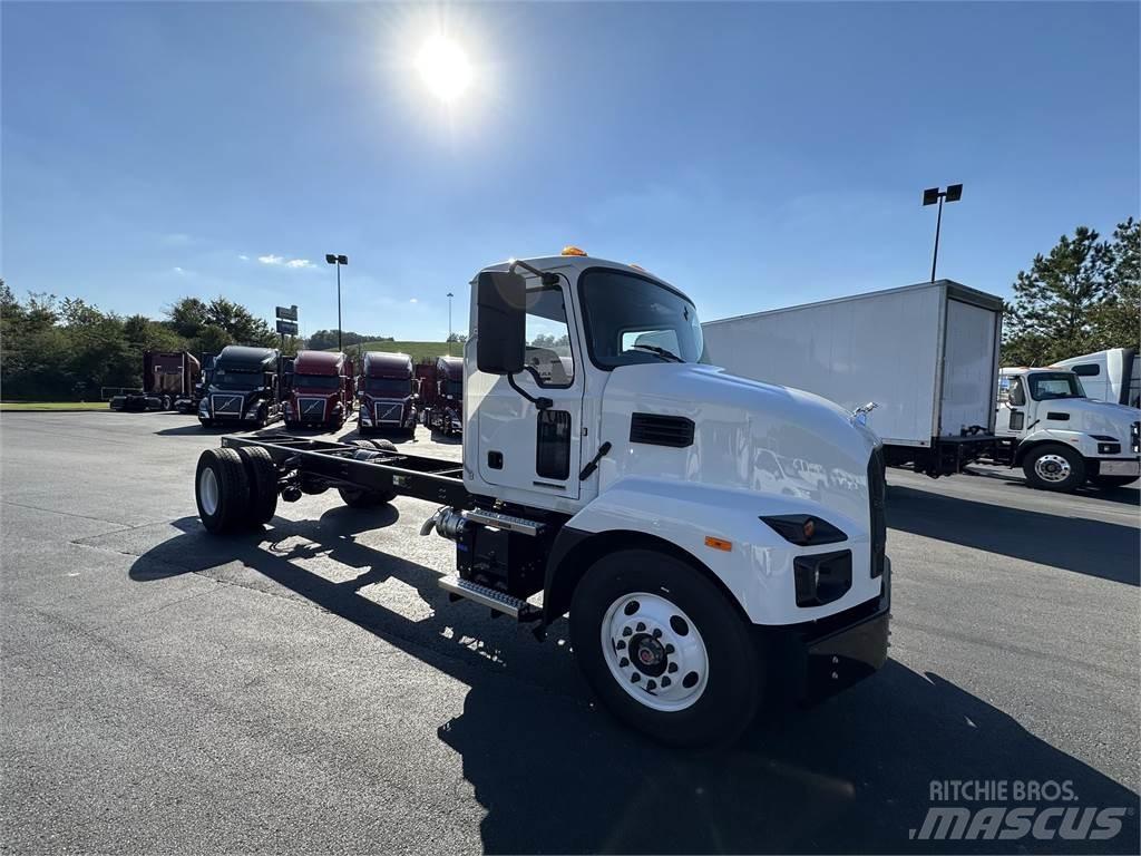 Mack MD7 42R Chassis Cab trucks