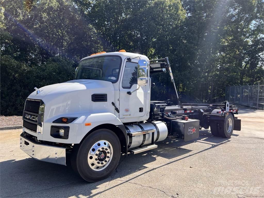 Mack MD7 42R Chassis Cab trucks
