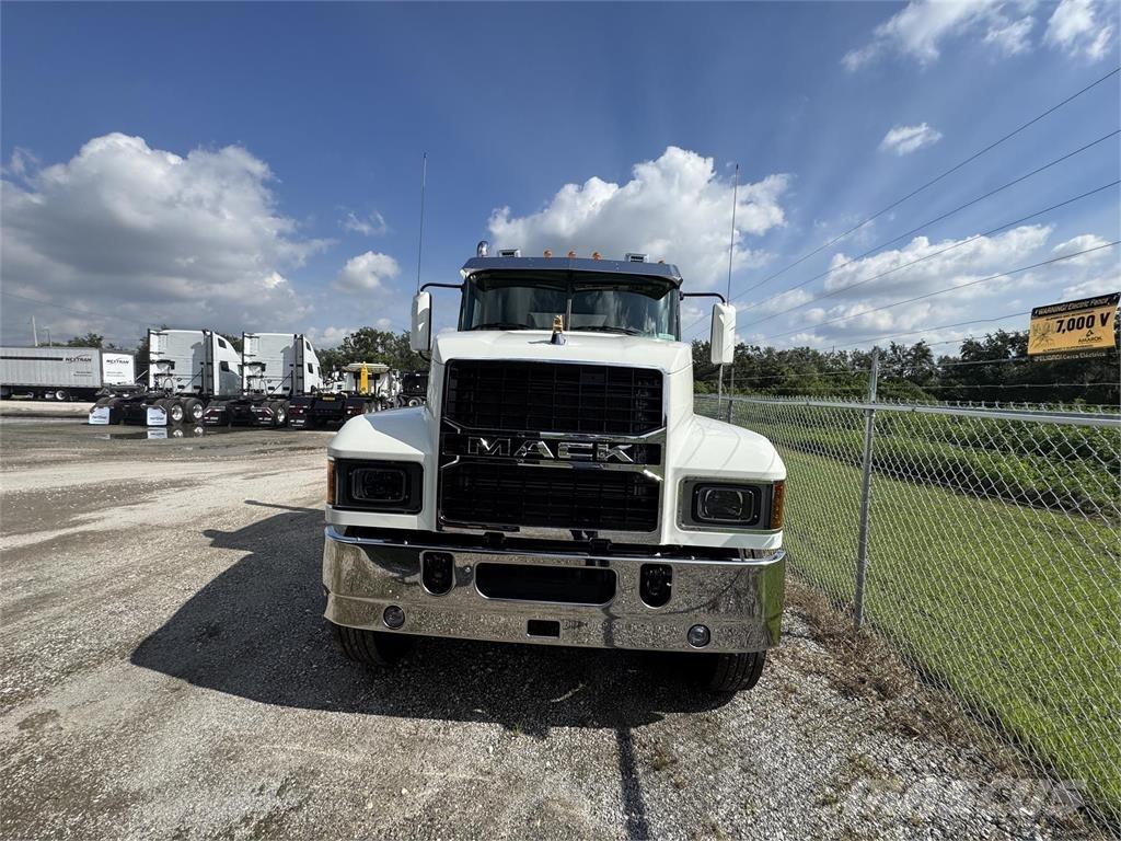 Mack PI64T Truck Tractor Units