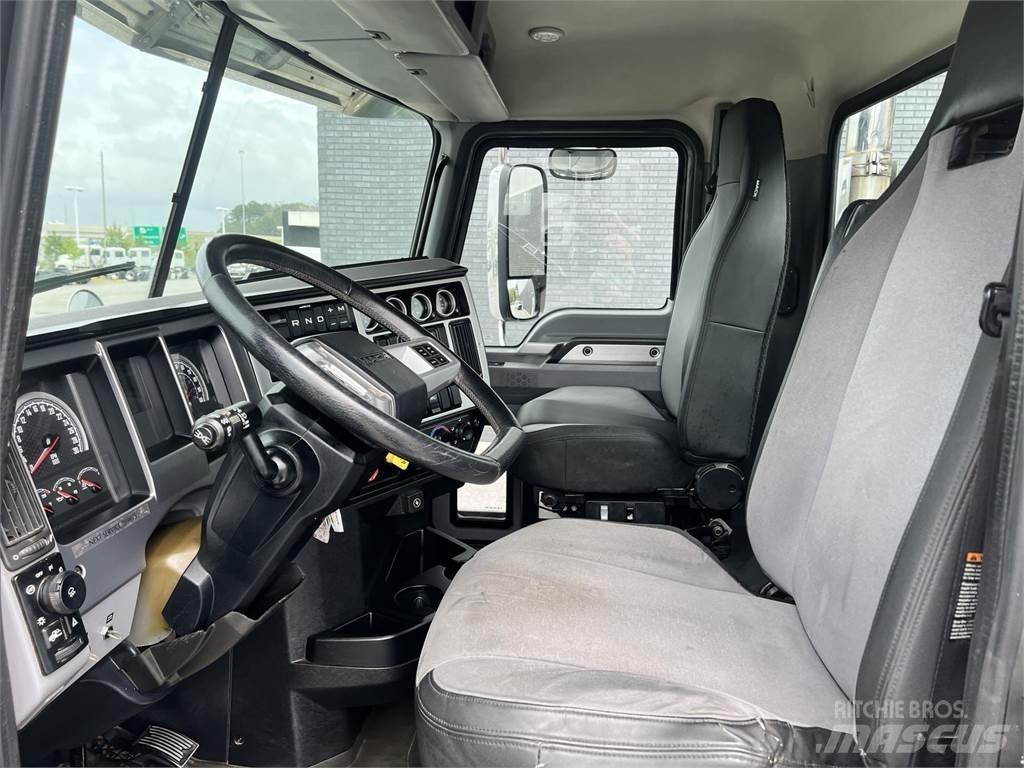 Mack PI64T Truck Tractor Units