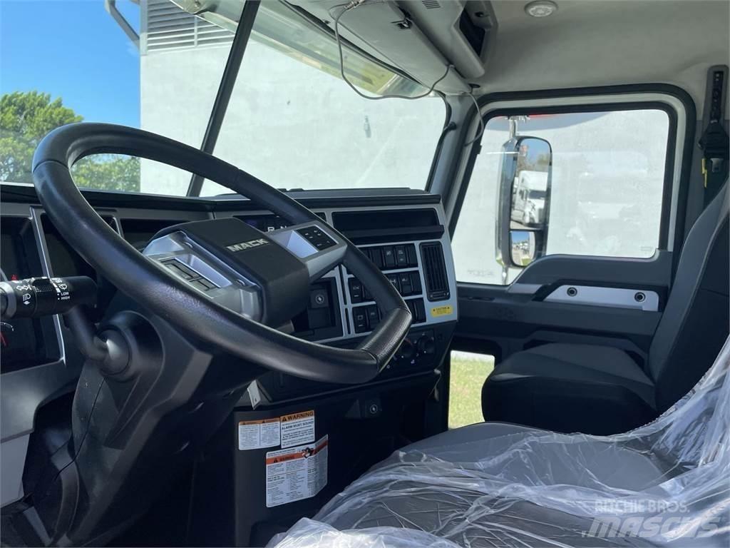 Mack PI64T Truck Tractor Units
