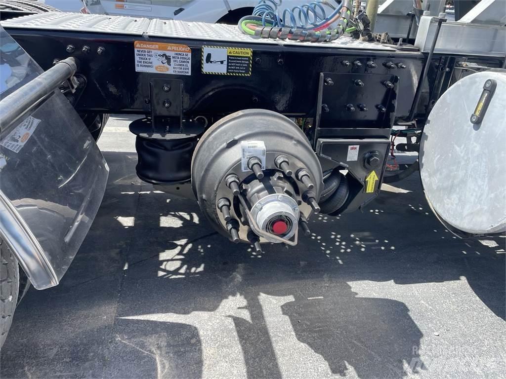 Mack PI64T Truck Tractor Units