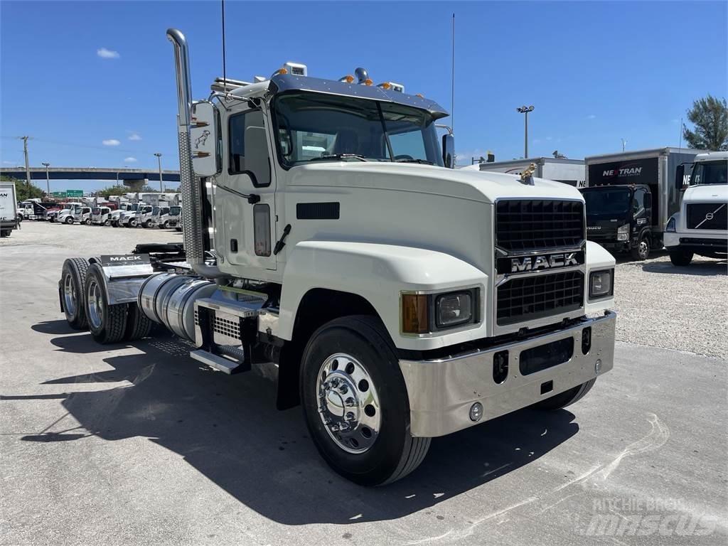 Mack PI64T Truck Tractor Units