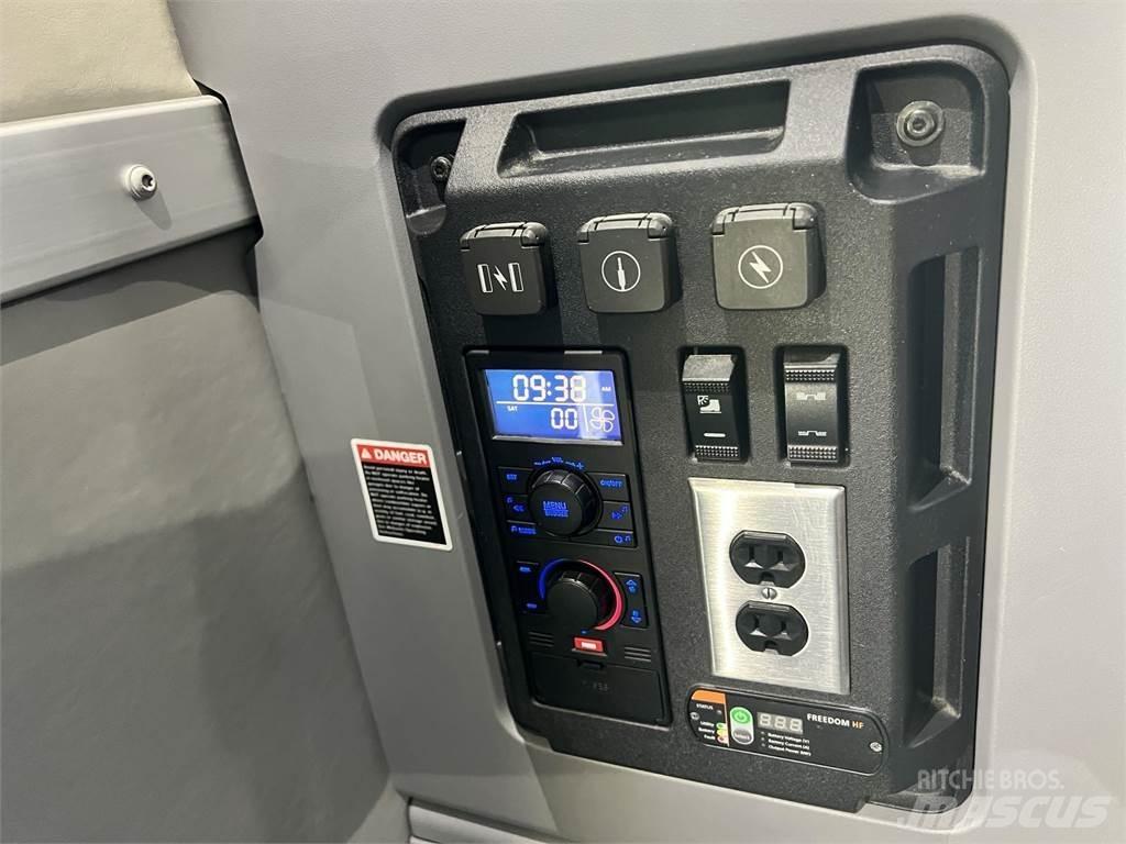 Mack PI64T Truck Tractor Units