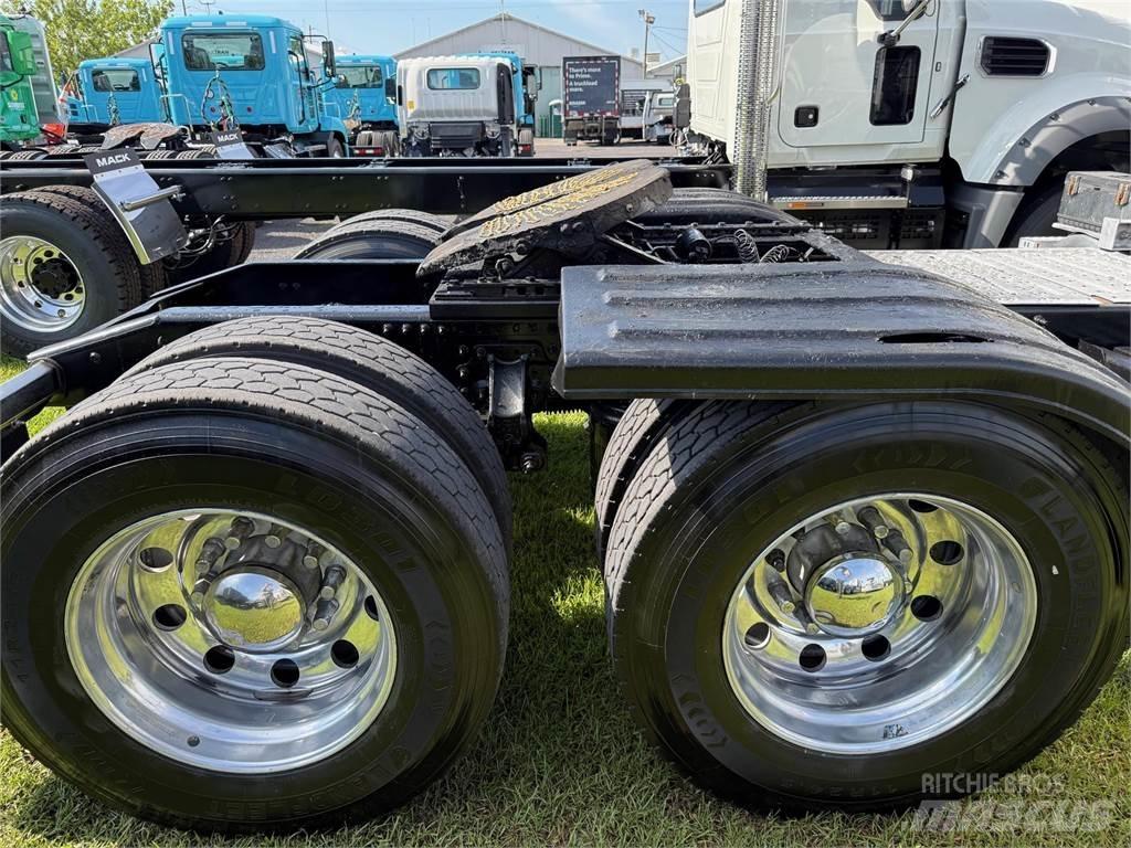 Mack PI64T Truck Tractor Units