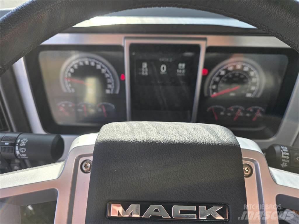 Mack PI64T Truck Tractor Units