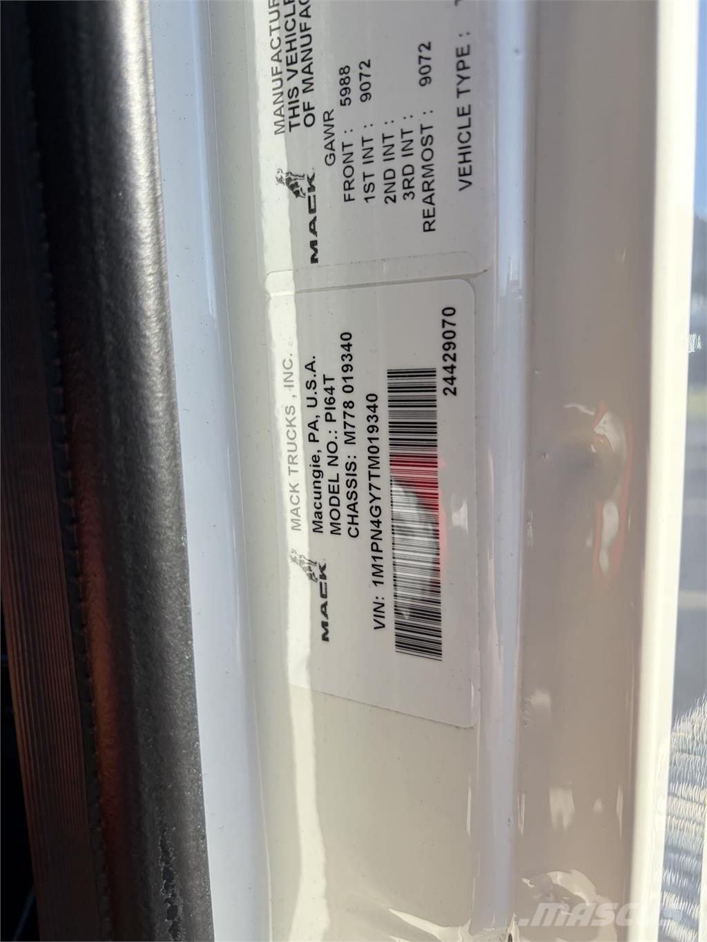 Mack PI64T Truck Tractor Units