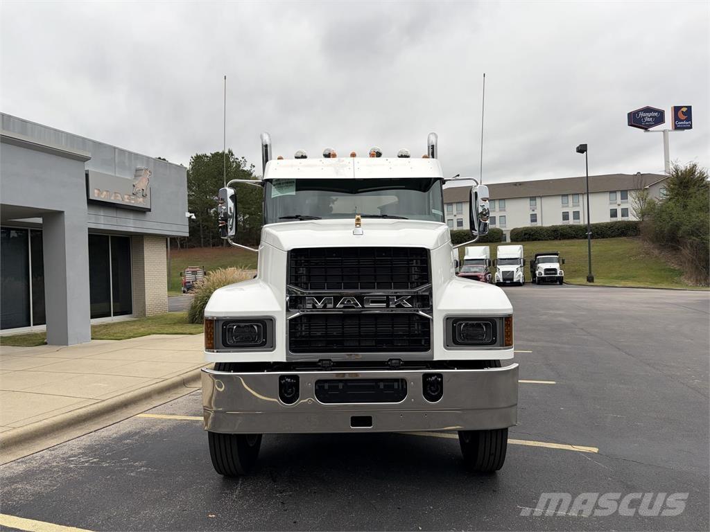 Mack PI64T Truck Tractor Units