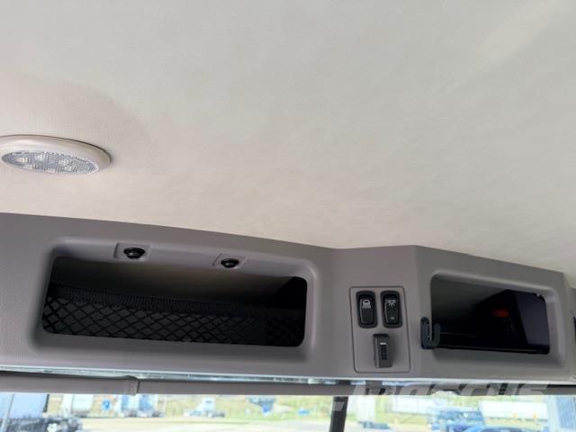 Mack PI64T Truck Tractor Units