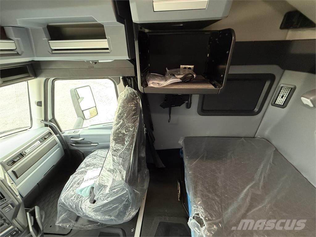 Mack PR64T Truck Tractor Units