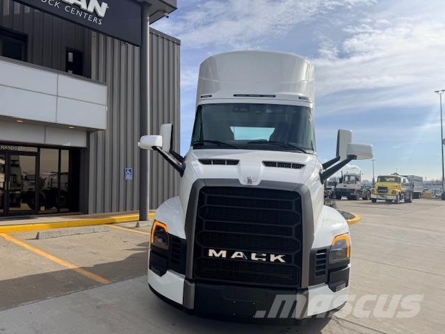 Mack PR64T DAYCAB Truck Tractor Units