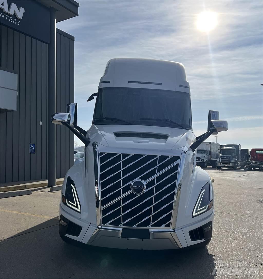 Volvo NEW VNL860 Truck Tractor Units