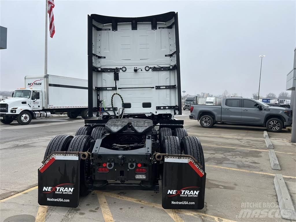 Volvo NEW VNL860 Truck Tractor Units