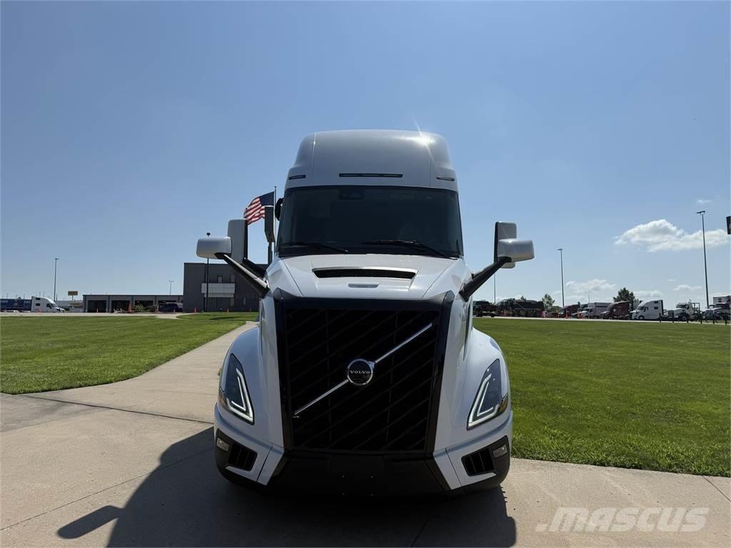Volvo NEW VNL860 Truck Tractor Units