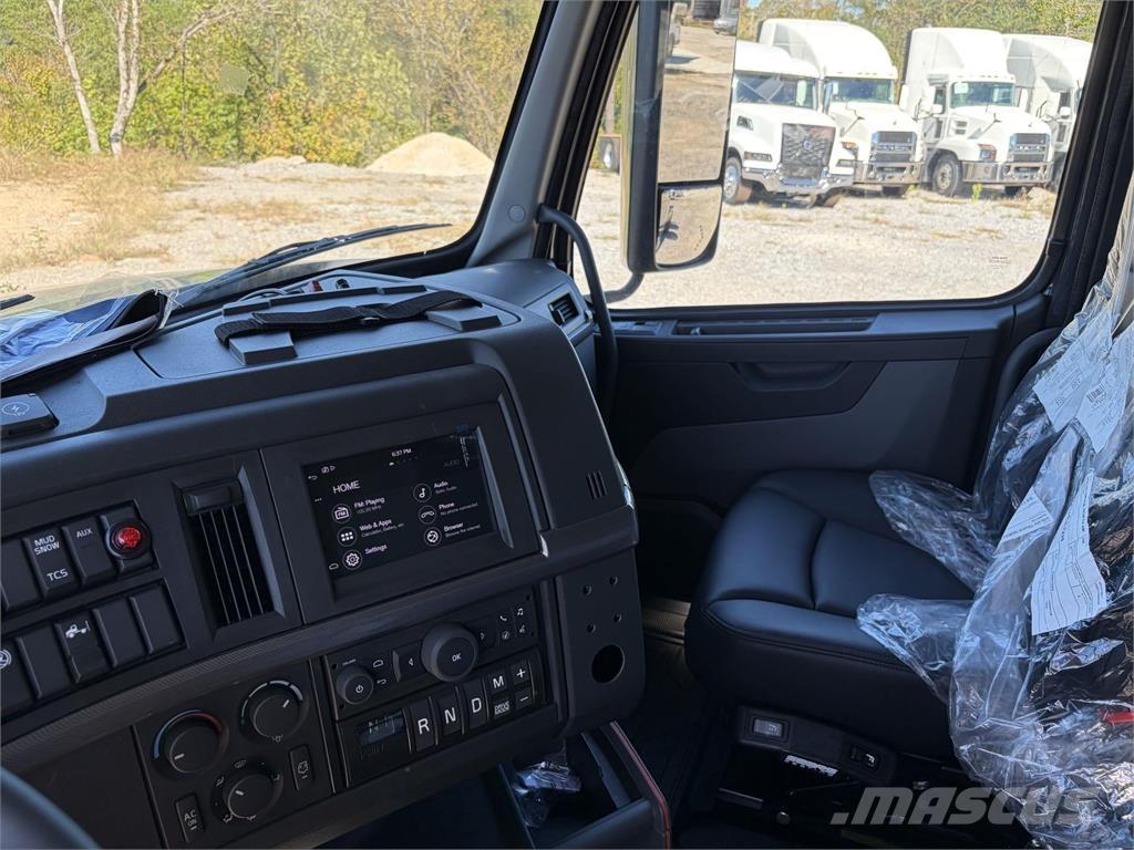 Volvo VAH64600 Hook lift trucks