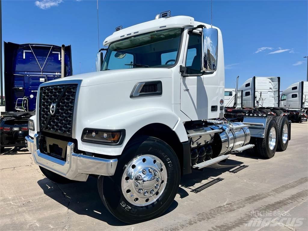 Volvo VHD64FT300 Truck Tractor Units