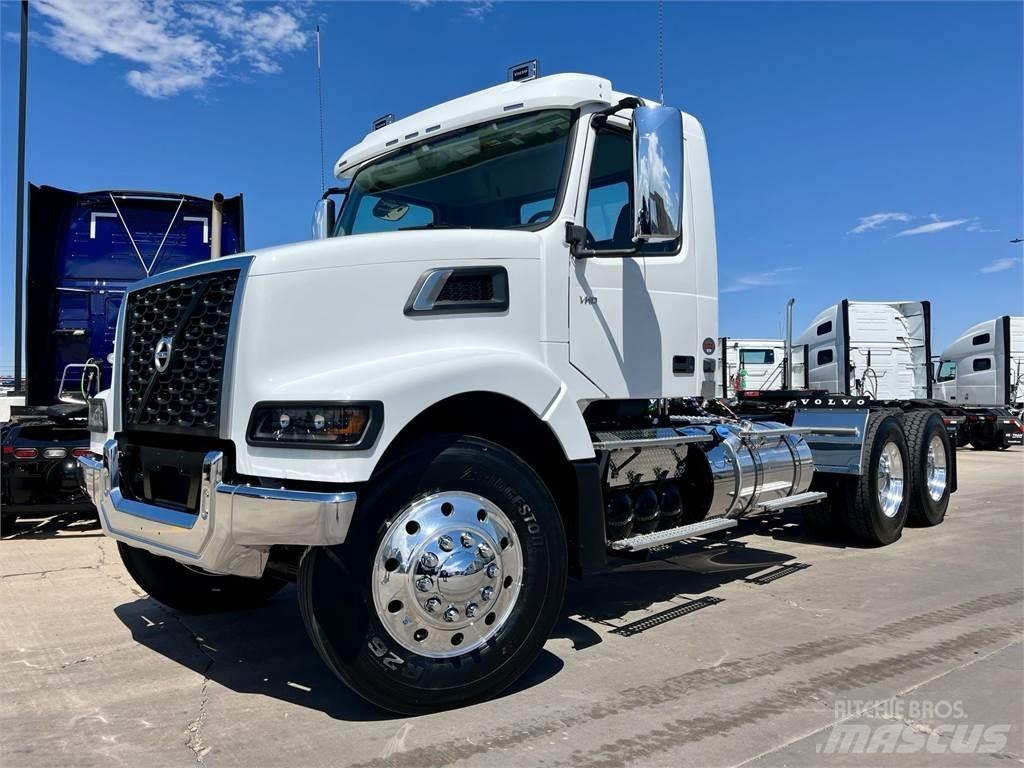 Volvo VHD64FT300 Truck Tractor Units