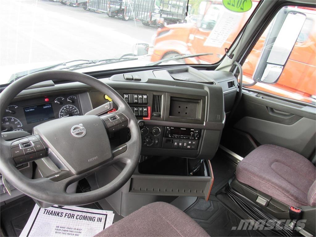 Volvo VNL 860 Truck Tractor Units