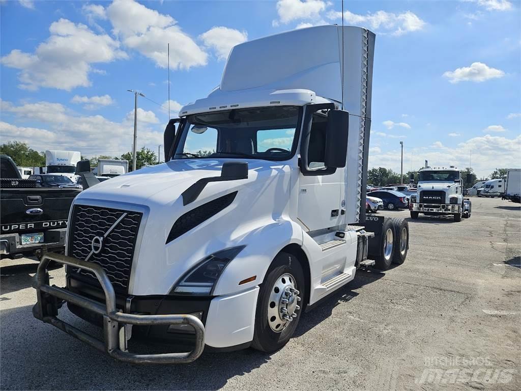 Volvo VNL62T300 Truck Tractor Units