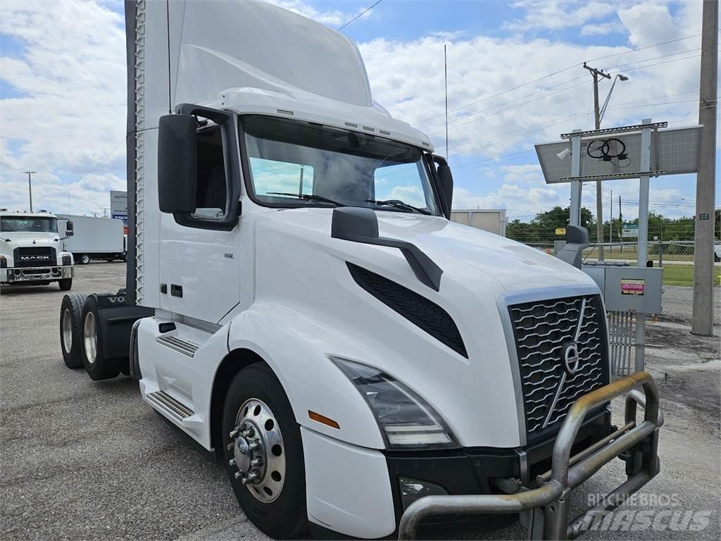 Volvo VNL62T300 Truck Tractor Units