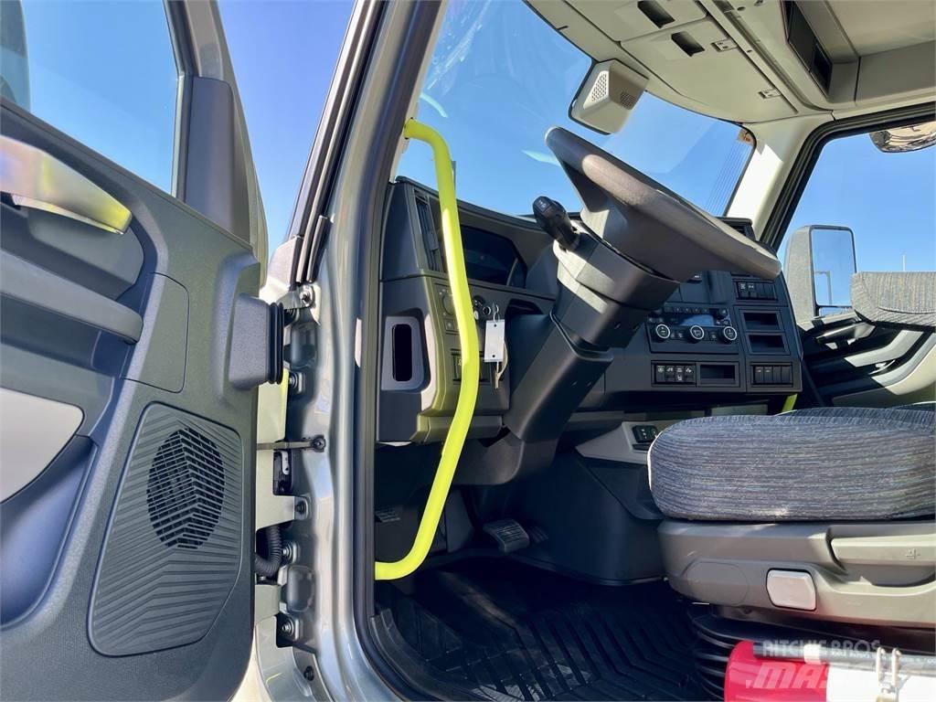 Volvo VNL64T300 Truck Tractor Units