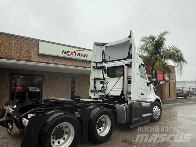 Volvo VNL64T300 Truck Tractor Units