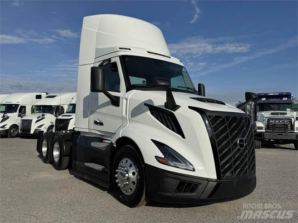 Volvo VNL64T300 Truck Tractor Units