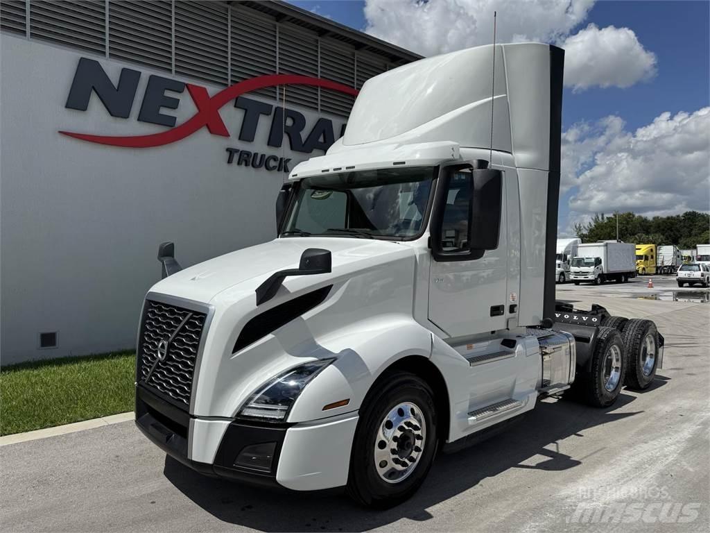Volvo VNL64T300 Truck Tractor Units