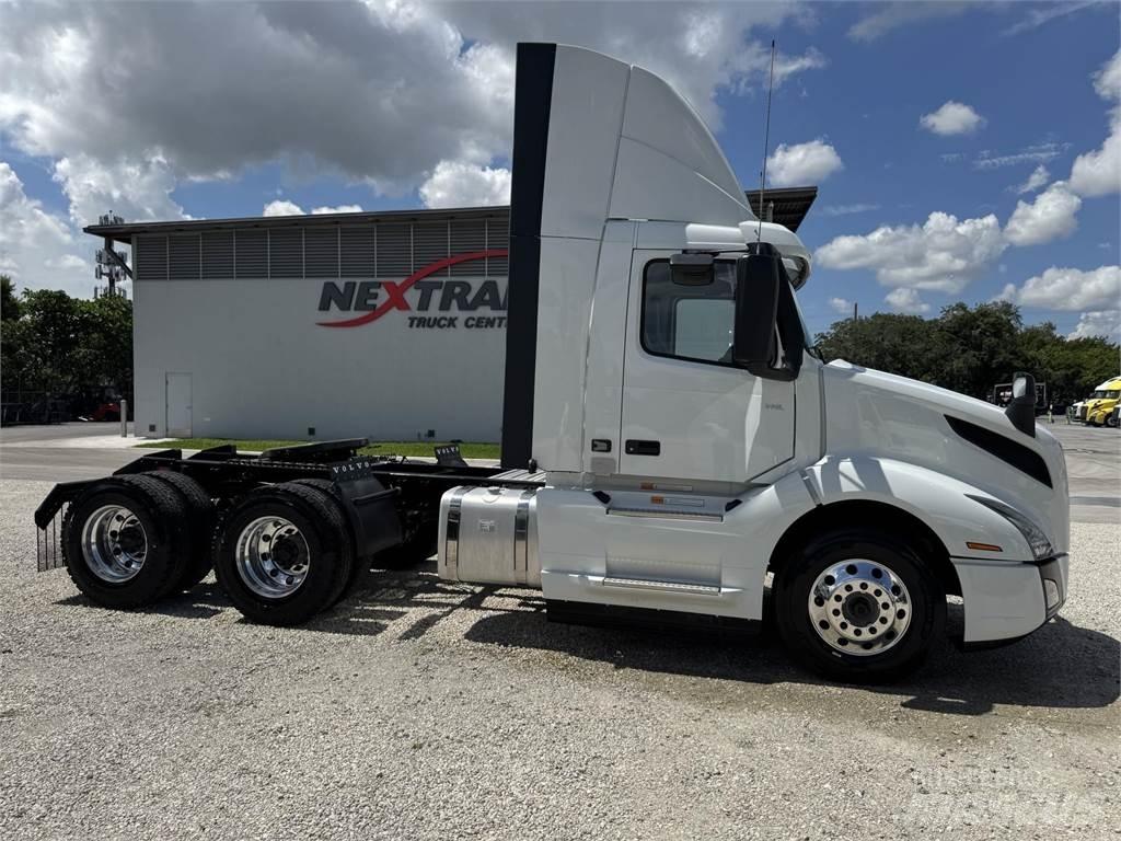 Volvo VNL64T300 Truck Tractor Units