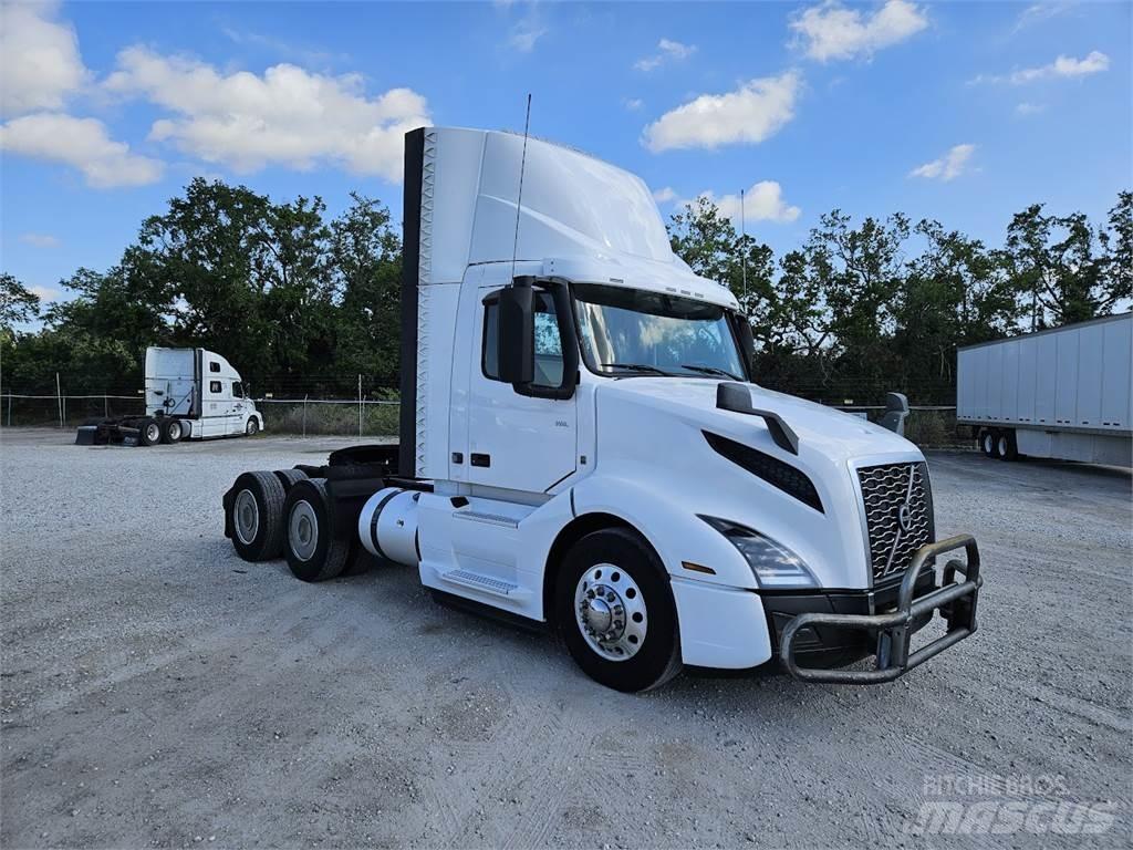 Volvo VNL64T300 Truck Tractor Units