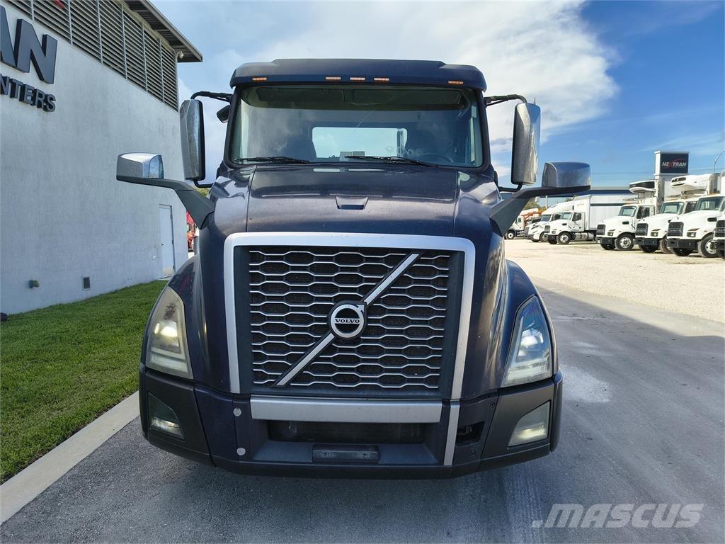 Volvo VNL64T300 Truck Tractor Units