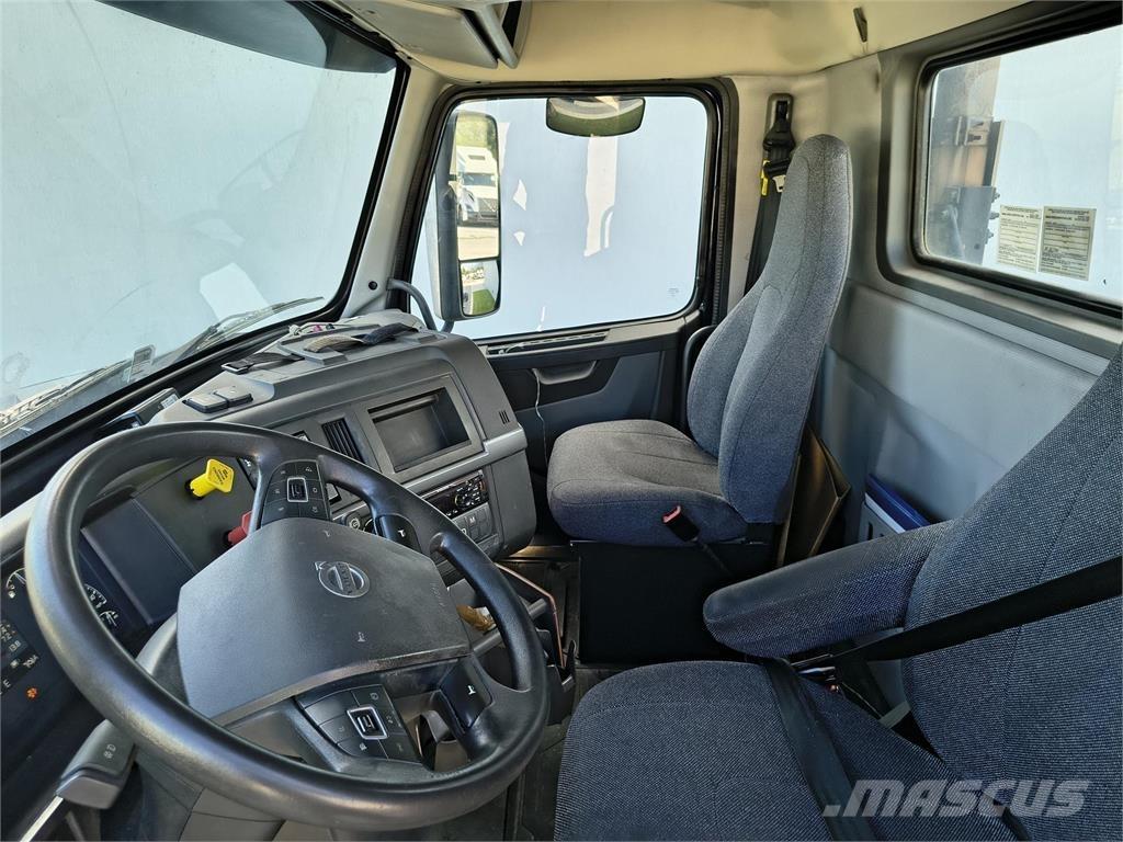 Volvo VNL64T300 Truck Tractor Units