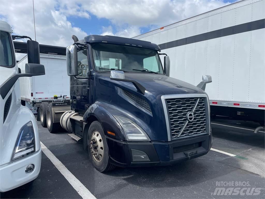 Volvo VNL64T300 Truck Tractor Units