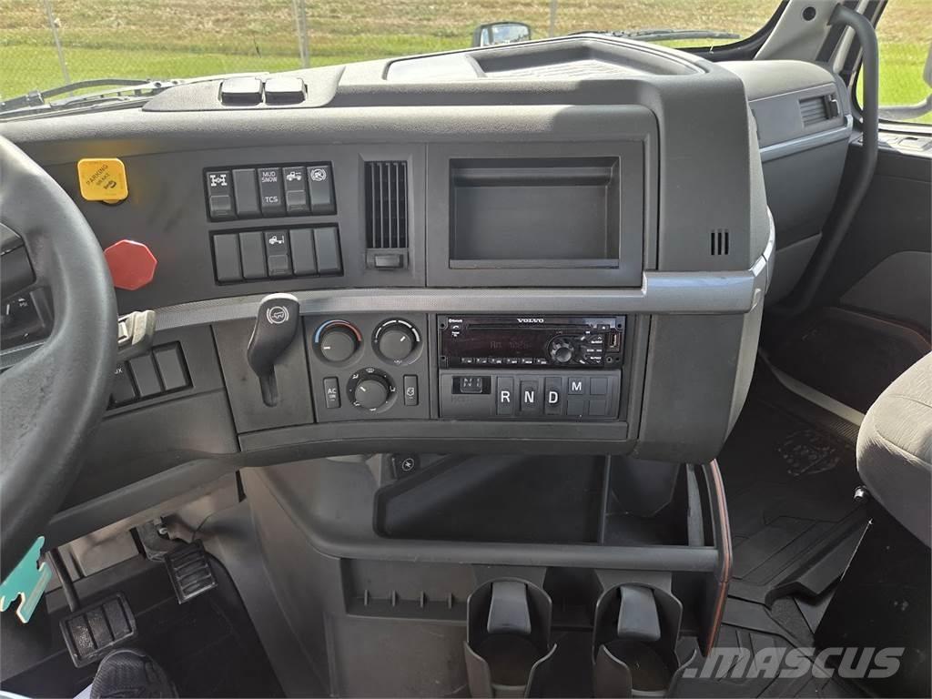 Volvo VNL64T300 Truck Tractor Units