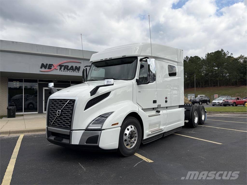Volvo VNL64T740 Truck Tractor Units