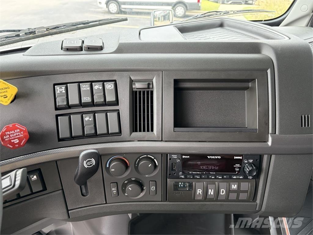 Volvo VNL64T740 Truck Tractor Units