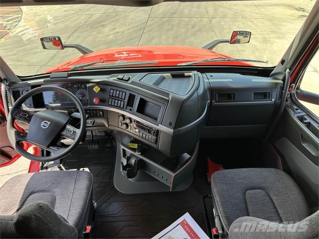 Volvo VNL64T760 Truck Tractor Units