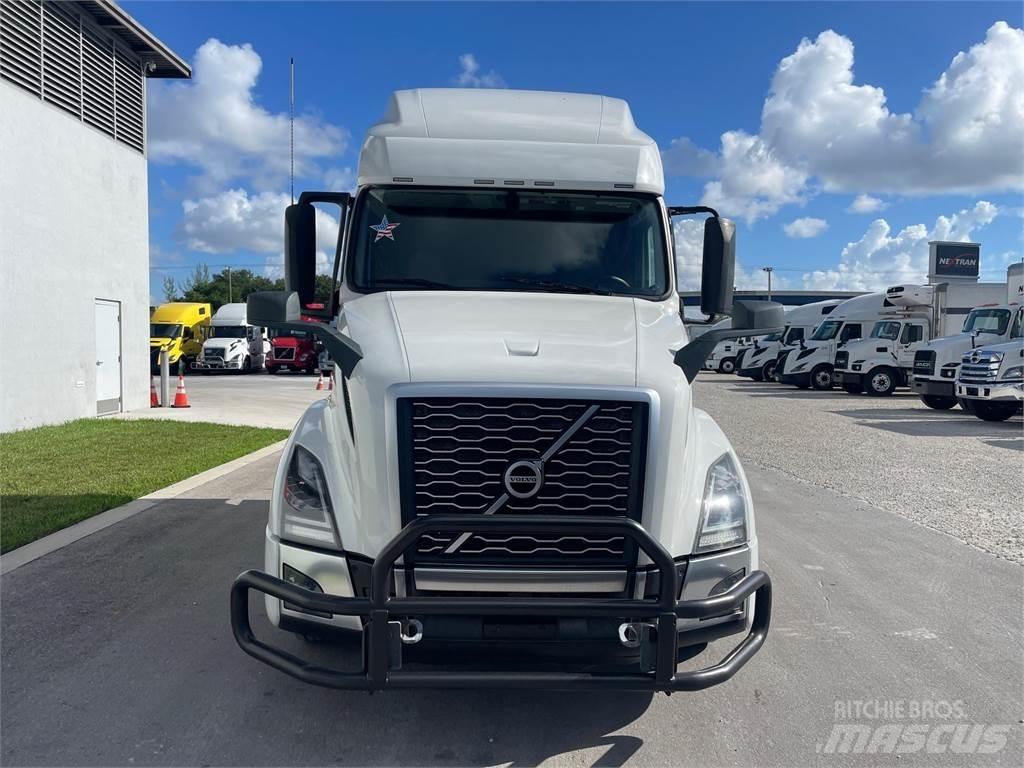 Volvo VNL64T760 Truck Tractor Units
