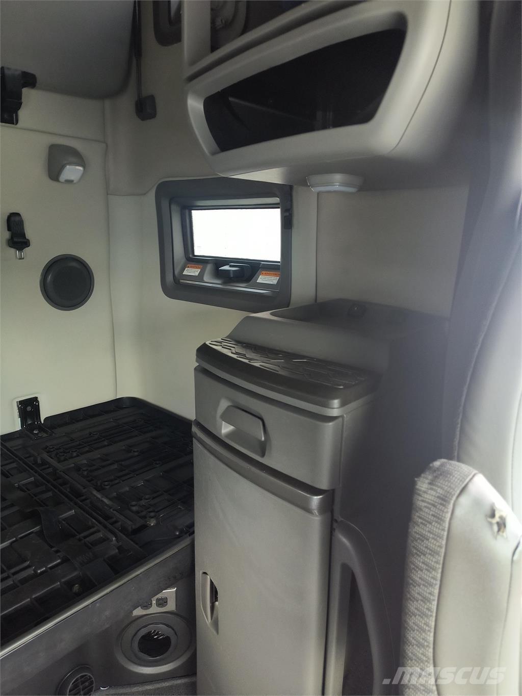 Volvo VNL64T760 Truck Tractor Units