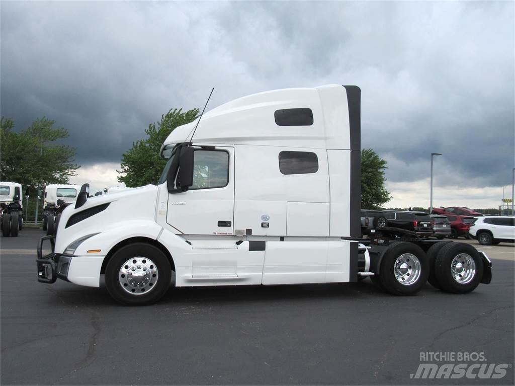 Volvo VNL64T760 Truck Tractor Units