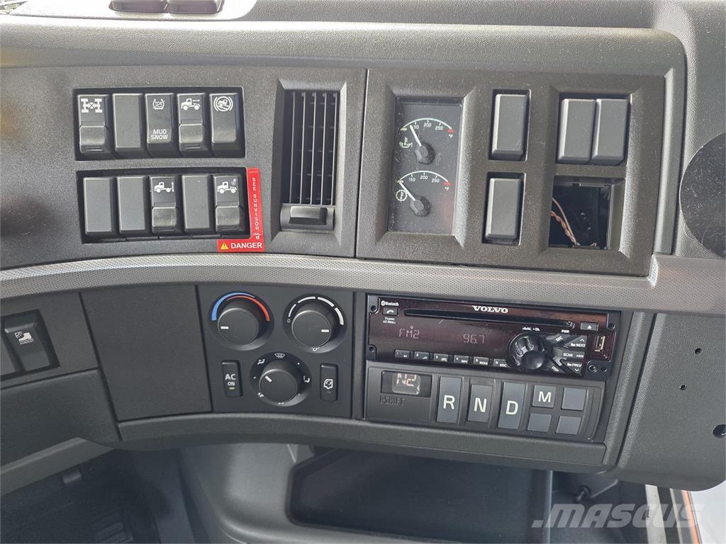 Volvo VNL64T760 Truck Tractor Units