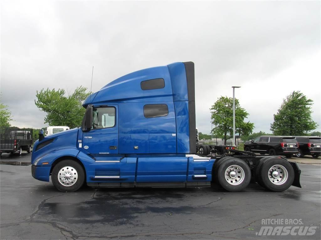 Volvo VNL64T760 Truck Tractor Units