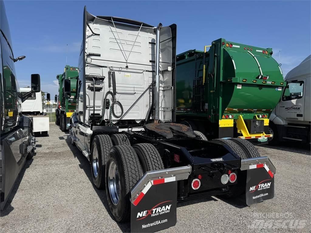Volvo VNL64T760 Truck Tractor Units