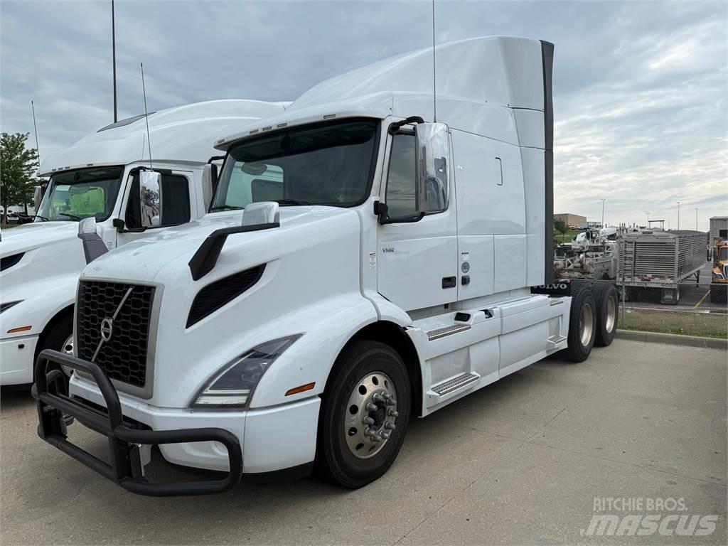 Volvo VNL64T760 Truck Tractor Units