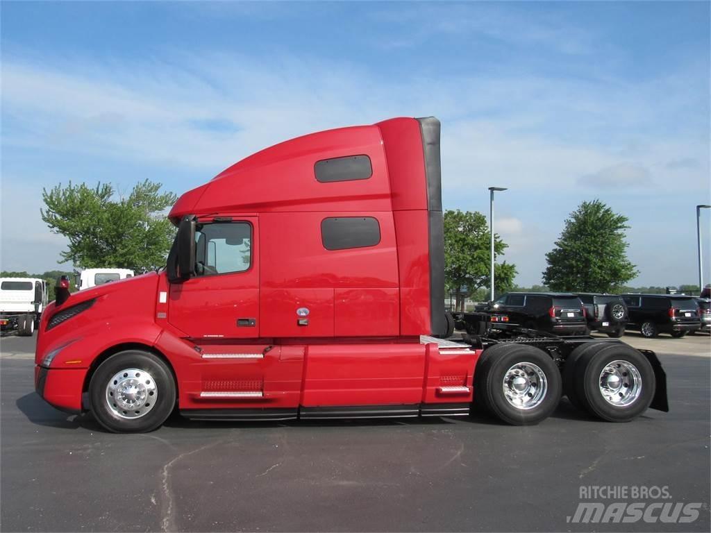 Volvo VNL64T760 Truck Tractor Units
